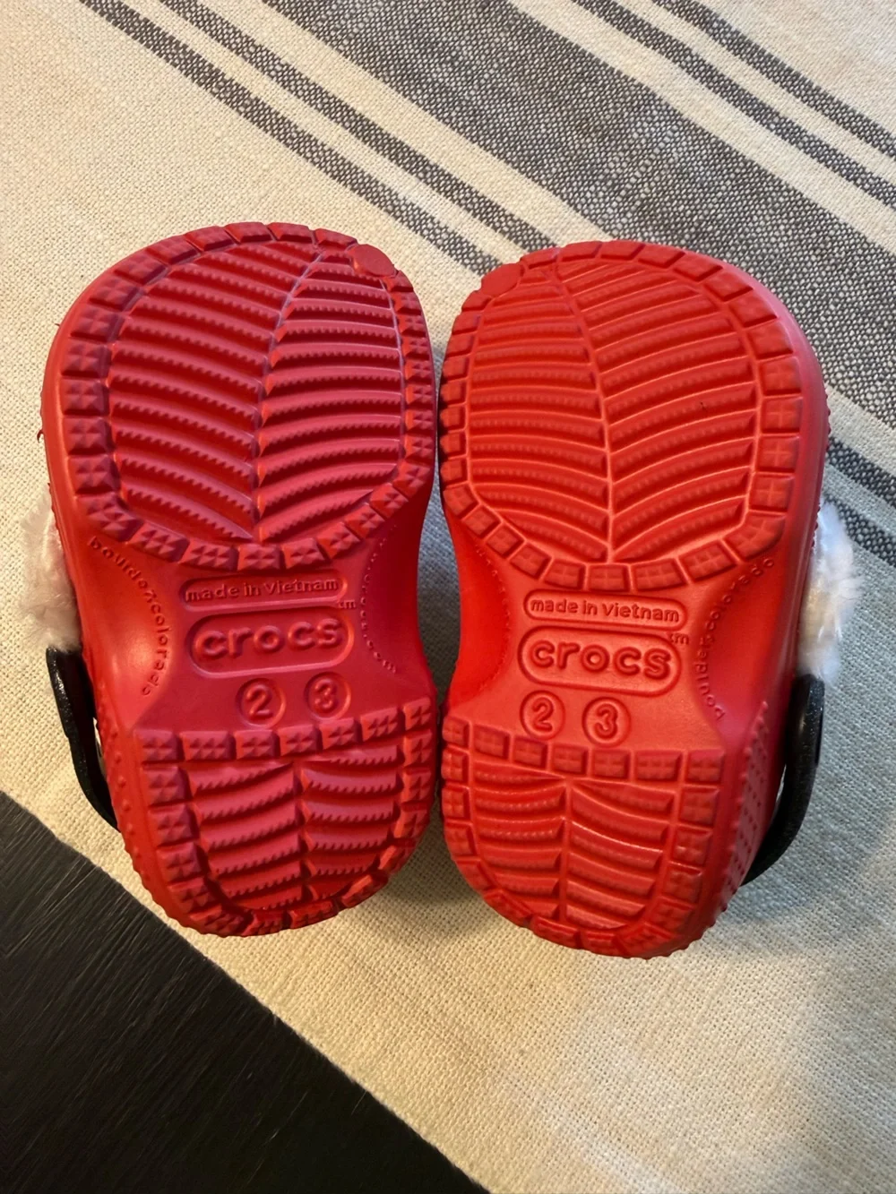 Crocs Little Santa fur-embellished crocs—toddler/baby size 2-3